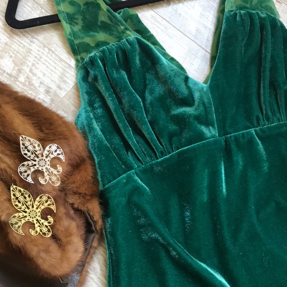 Beautiful Green Velvet & Lace Back Dress ModCloth - Picture 4 of 6